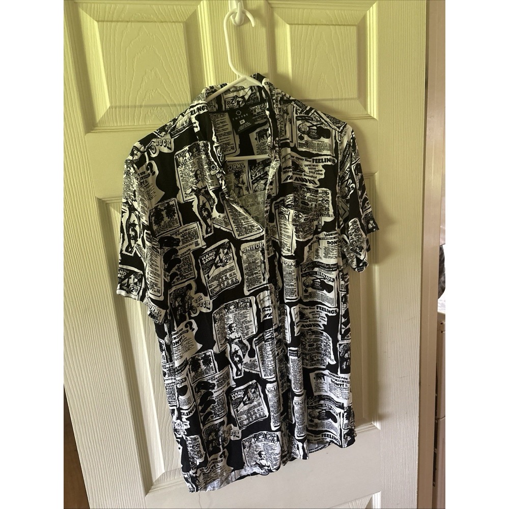 Empyre Mens Short Sleeve Button Up Shirt Medium Snarky Newspaper Print